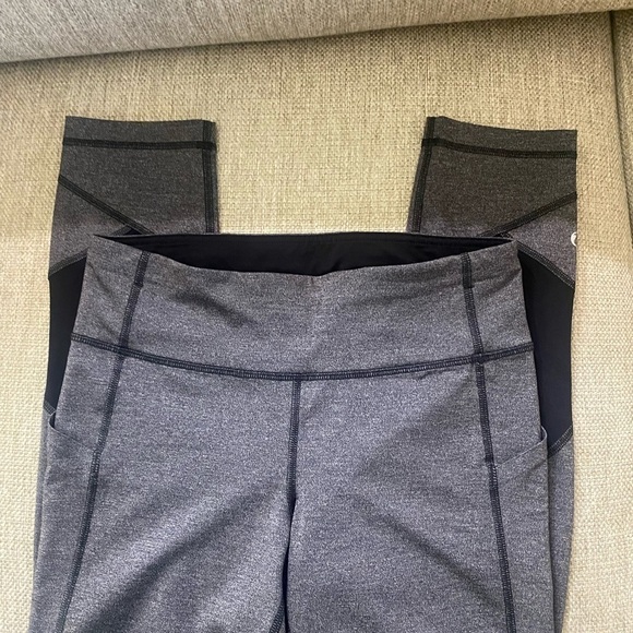 Lululemon Athletica‎ Yoga or Running Crop Leggings Grey & Black Size 6 - Picture 5 of 5
